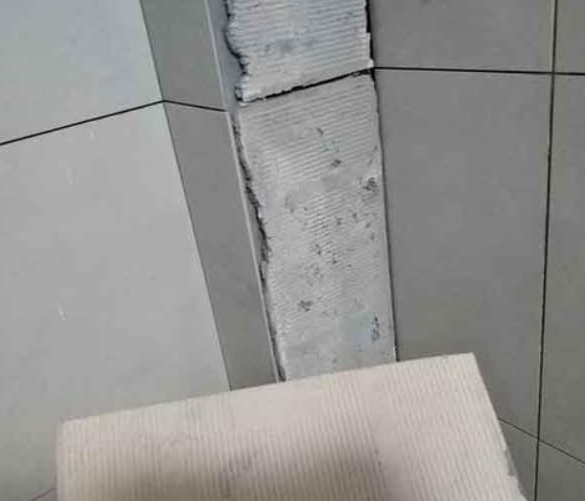 黄山市瓷砖空鼓维修公司分享下厨房瓷砖脱落的补救措施。